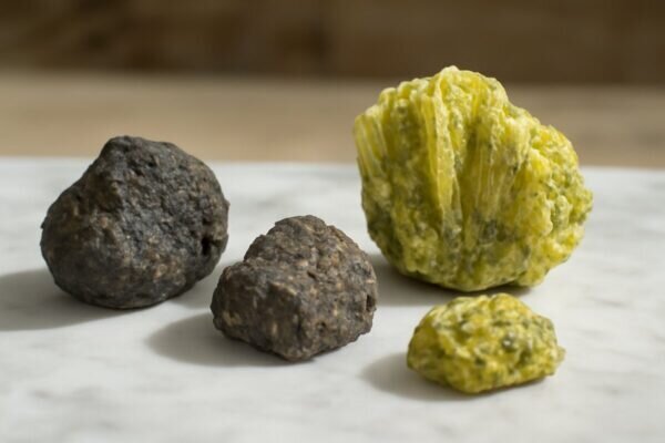 pierres radioactives naturelles Uraninite-autunite
